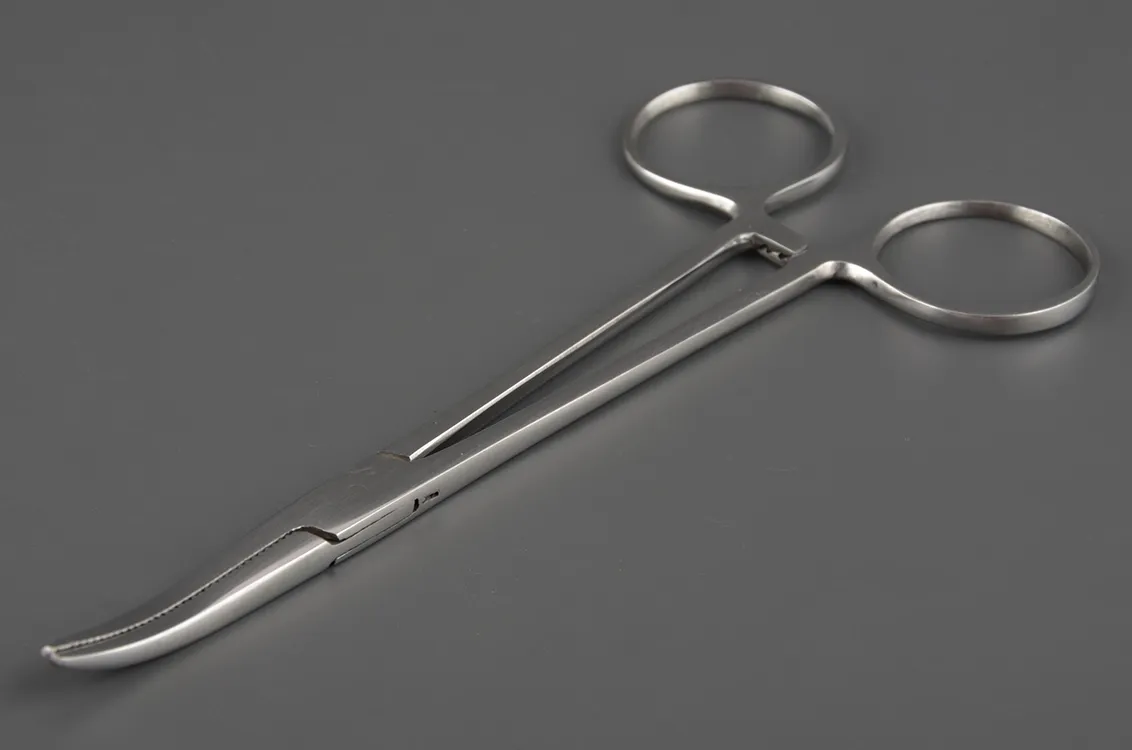 Зажим Stinger SC-7586 6 Forcep Curved (Загнутый)
