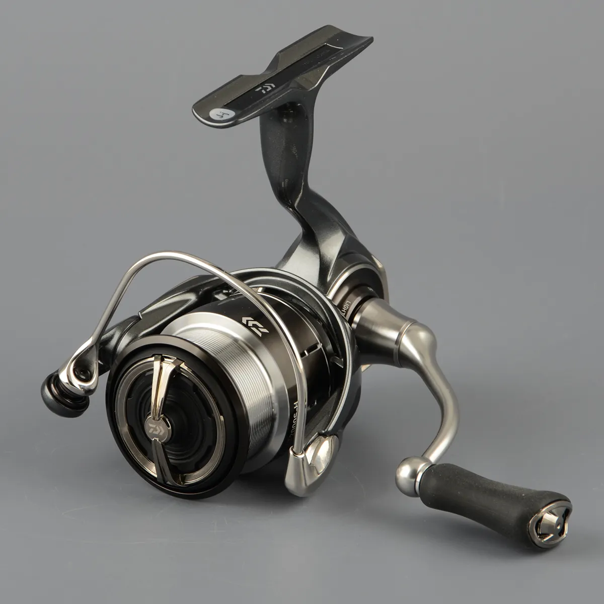 Катушка безынерц. Daiwa Luvias 24 LT 2000S-H