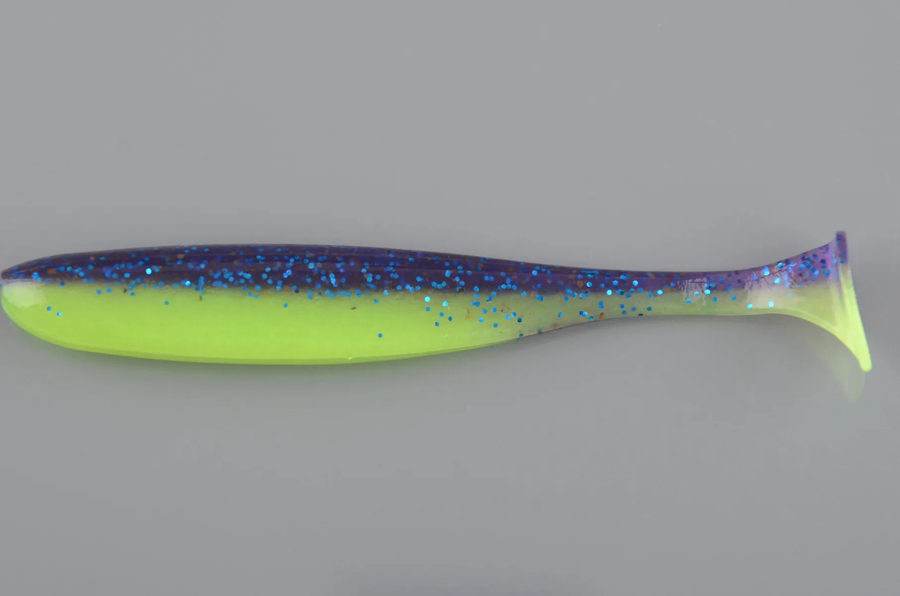 Силиконовая приманка Keitech Easy Shiner 2 inch 5см 1гр (12шт/уп) # PAL 06 Violet Lime Belly
