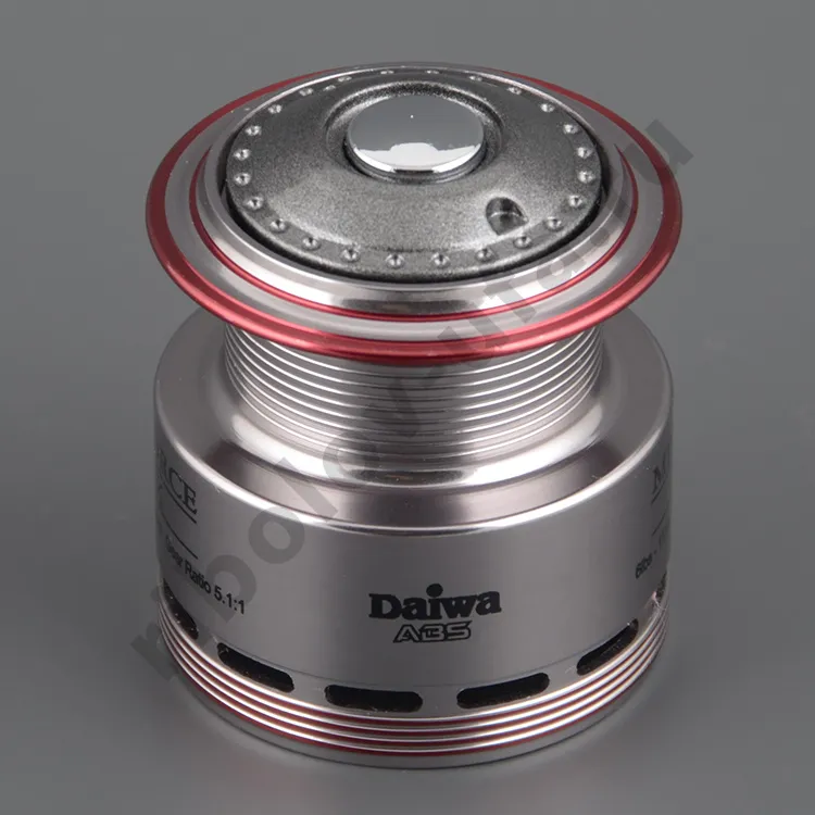 Катушка безынерц. Daiwa Megaforce 2050 X (задний фрикцион) 3+1 подш.