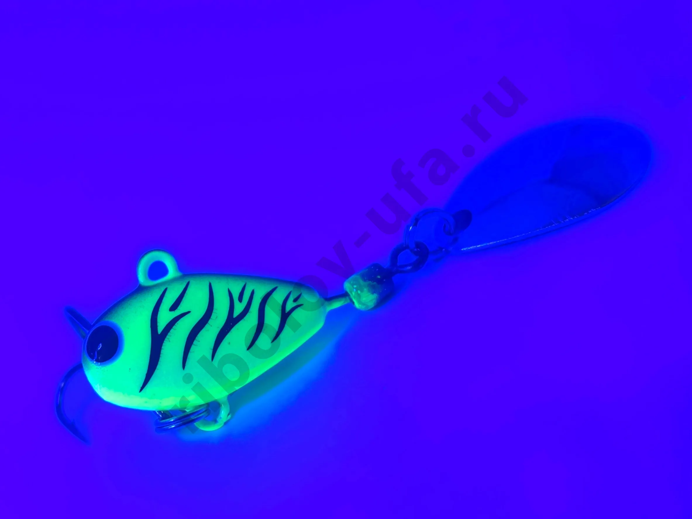 Тейл-спиннер UF Studio Hurricane 28гр. 35мм. кр. тройник №5, цв. Mad Tiger
