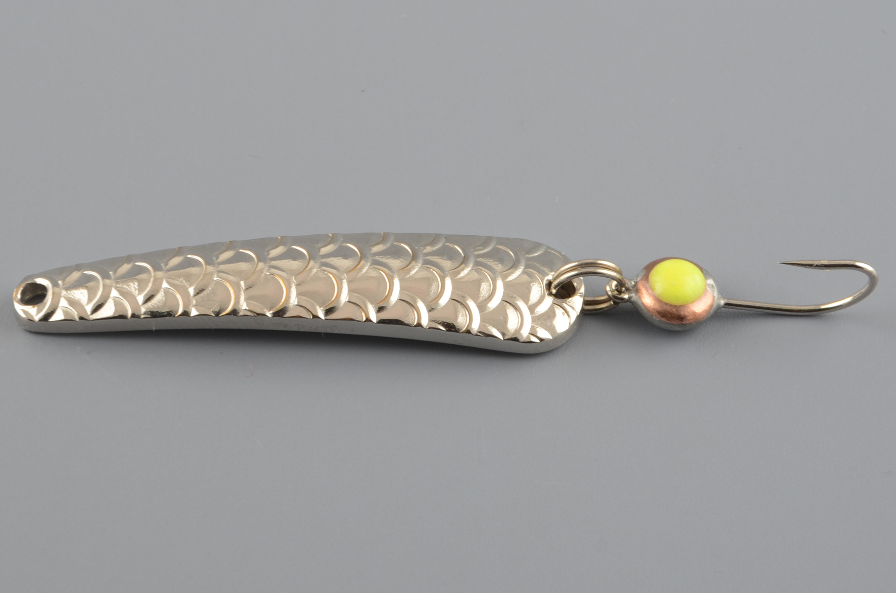 Блесна зимняя Бубнов колеблющаяся Окушок 41 мм 5 гр. белая, латунь, ребр., морм.