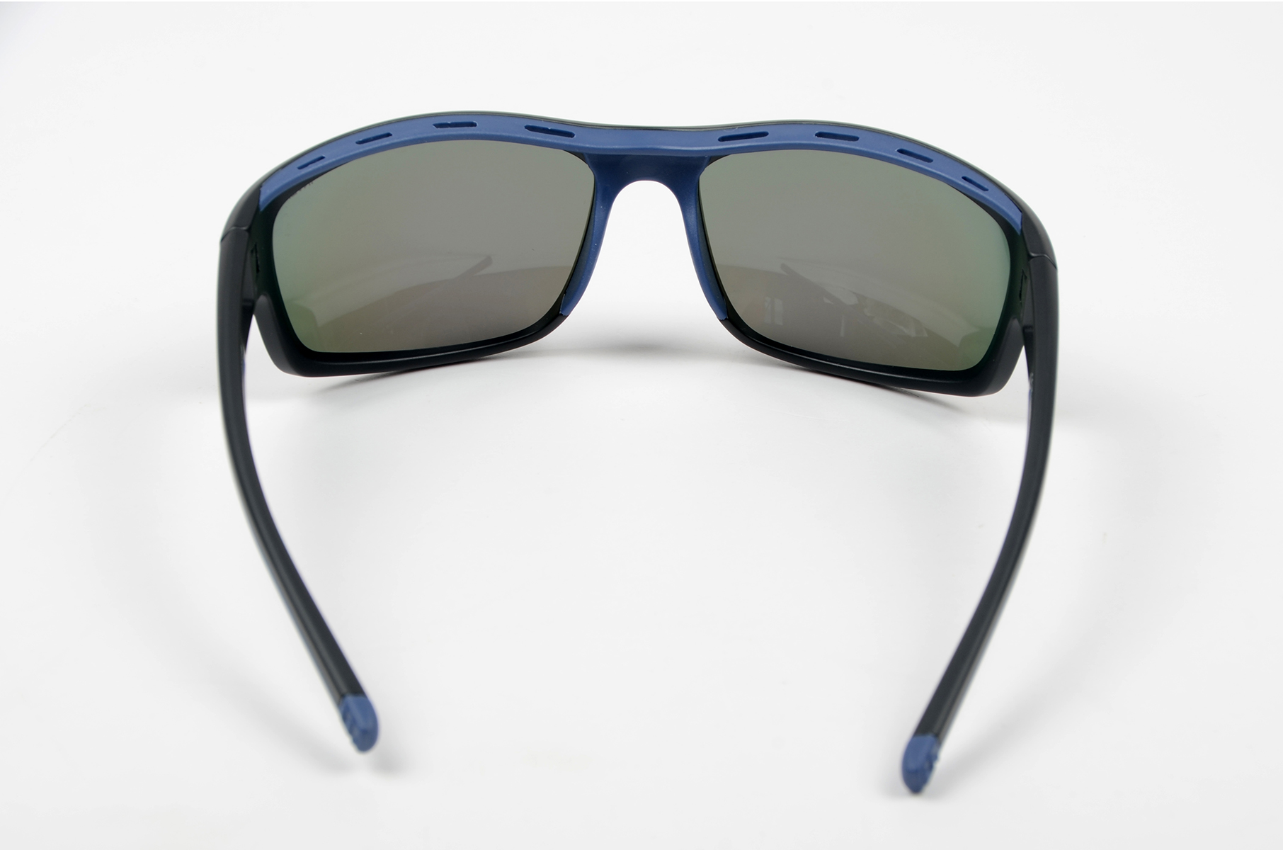 Очки Invu поляризационные IA 22402E в чехле 