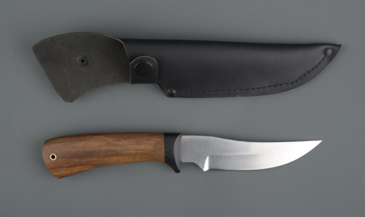 Нож упрощ. Турист-5У хирургич.нерж.сталь, 65х13, орех (ручная работа)