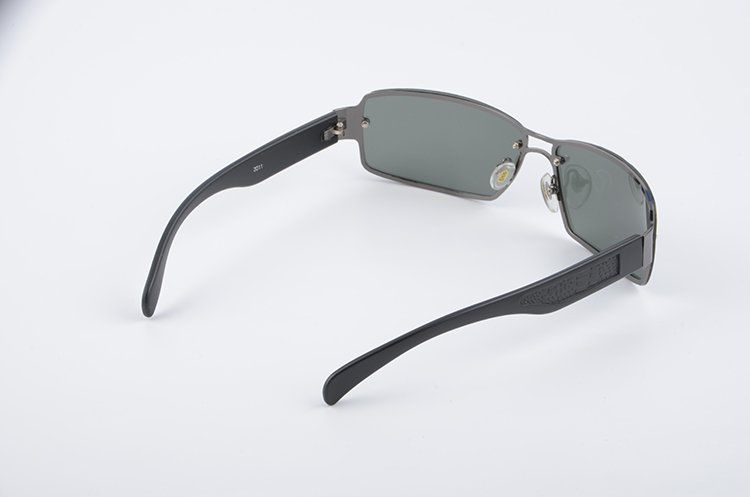 Очки No name поляризац (с чехлом и салфеткой) черн./темн.мет./мет. (3011)