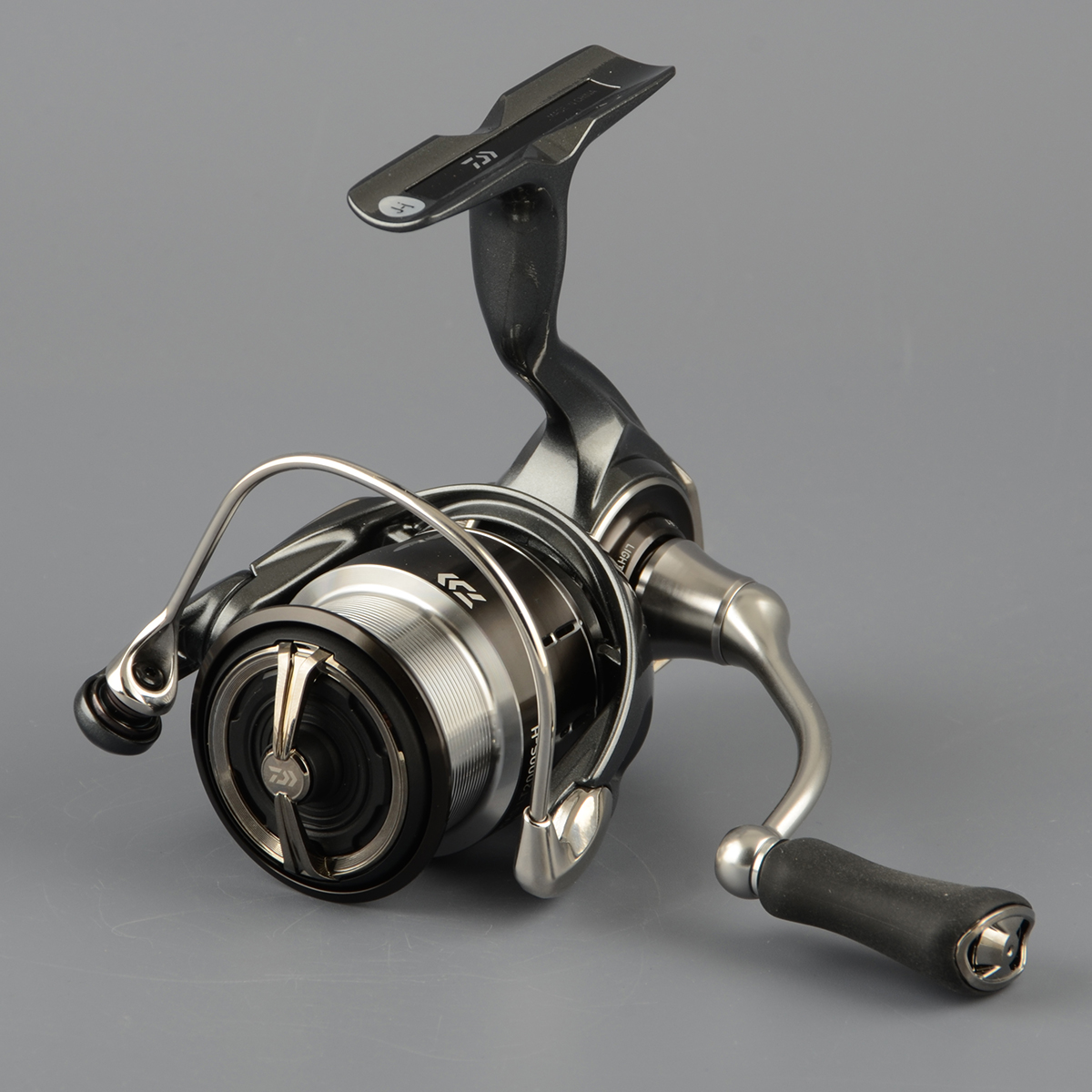 Катушка безынерц. Daiwa Luvias 24 LT 2000S-H