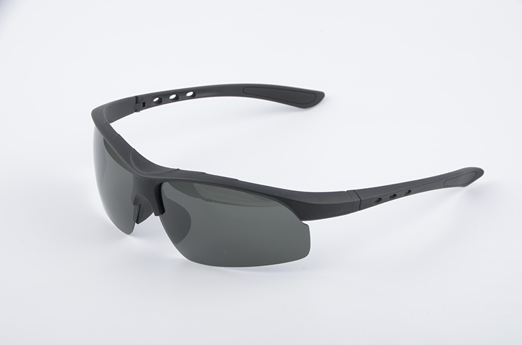 Очки No name поляризац (с чехлом и салфеткой) черн./черн./пласт. (3061)