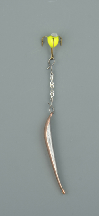 Блесна зимняя Пирс Гвоздик большой с чёртиком на цепочке латунь (в блистере)