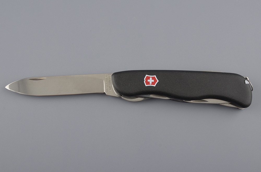 Нож Victorinox Picknicker 111мм 11функций черный