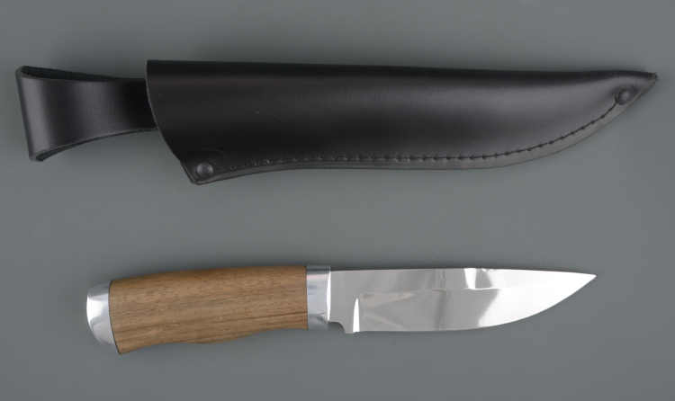 Нож Акула хирургич.нерж.сталь, 65х13, орех (ручная работа)