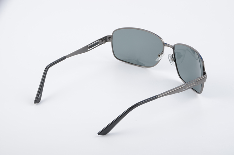 Очки No name поляризац (с чехлом и салфеткой) черн./темн.мет./мет. (3023)