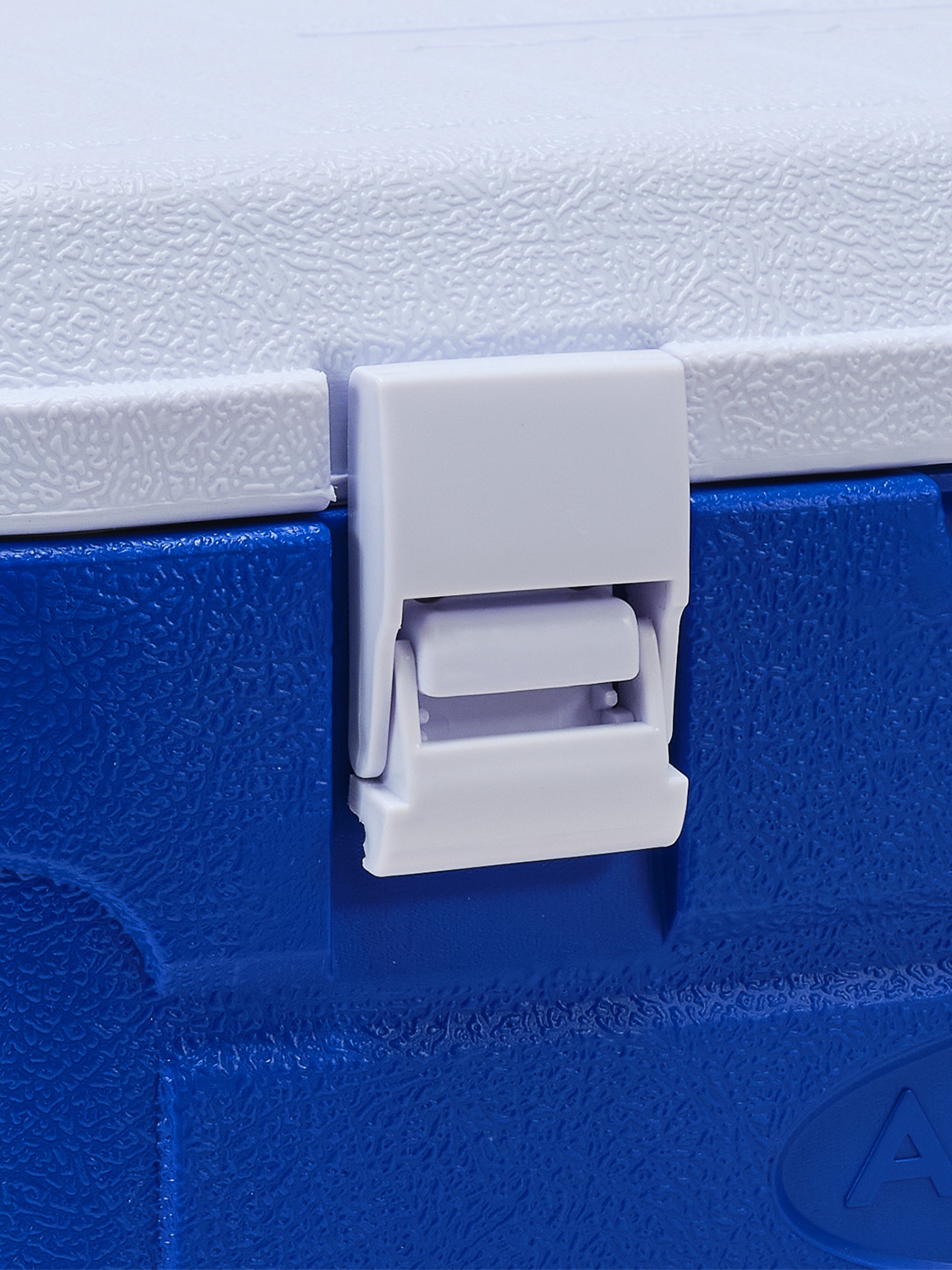 Изотермический контейнер тм Арктика 30л. 3кг (синий)+ ёмкость для льда