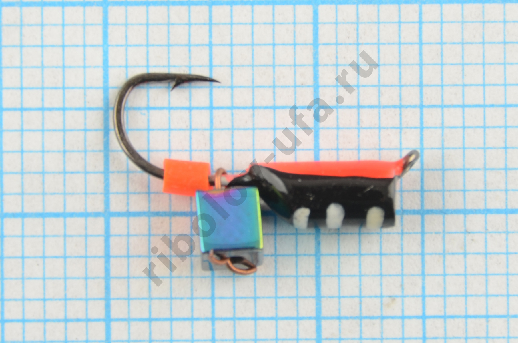 Мормышка Мир Вольфрама Столбик Хамелеон кубик подвесной д. 3 мм черно-красный