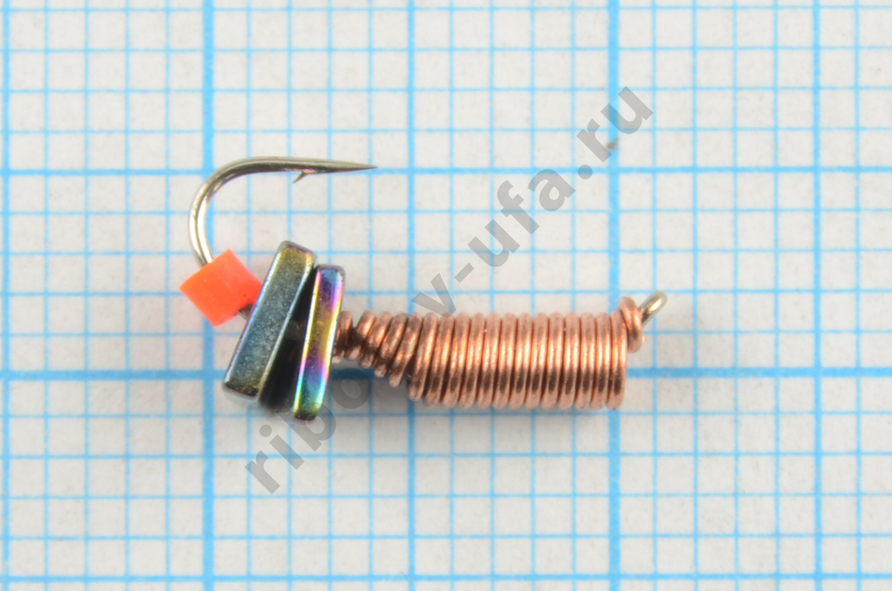 Мормышка Мир Вольфрама Ручейник Хамелеон кубик на крючке д. 2 мм