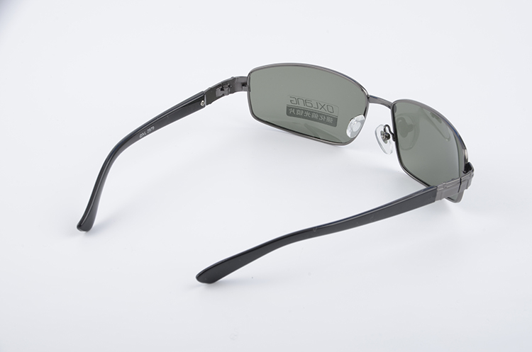 Очки No name поляризац (с чехлом и салфеткой) черн./темн.мет./мет. (2979)