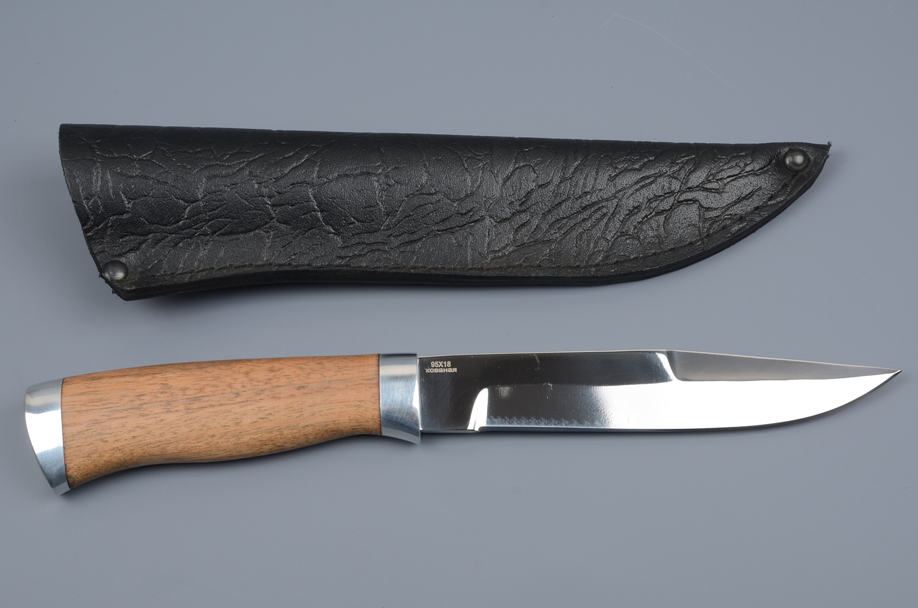 Нож Смерч кованая нерж.сталь, 95х18, орех (ручная работа)