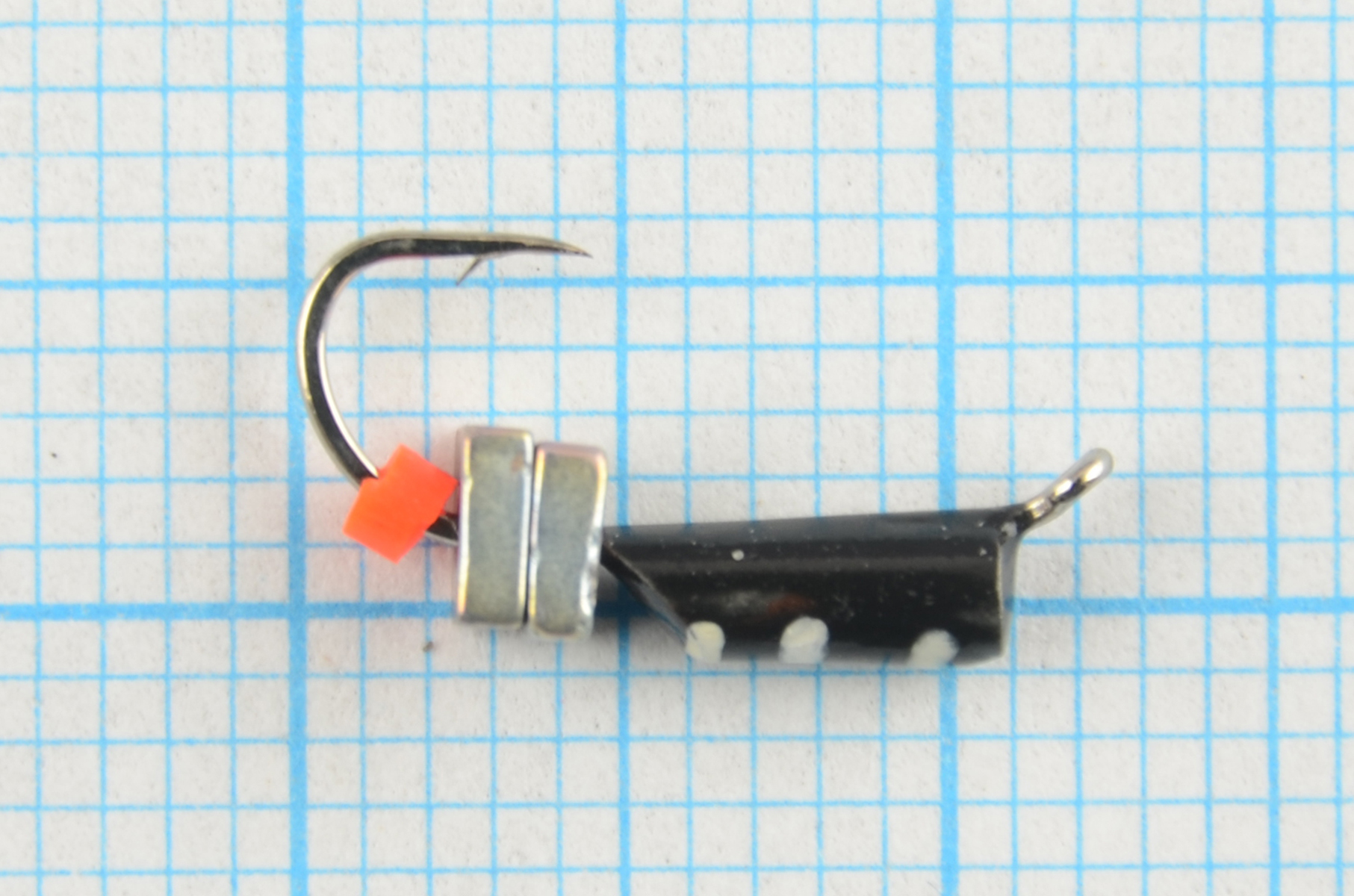 Мормышка Мир Вольфрама Столбик Хамелеон кубик на крючке д. 2 мм 