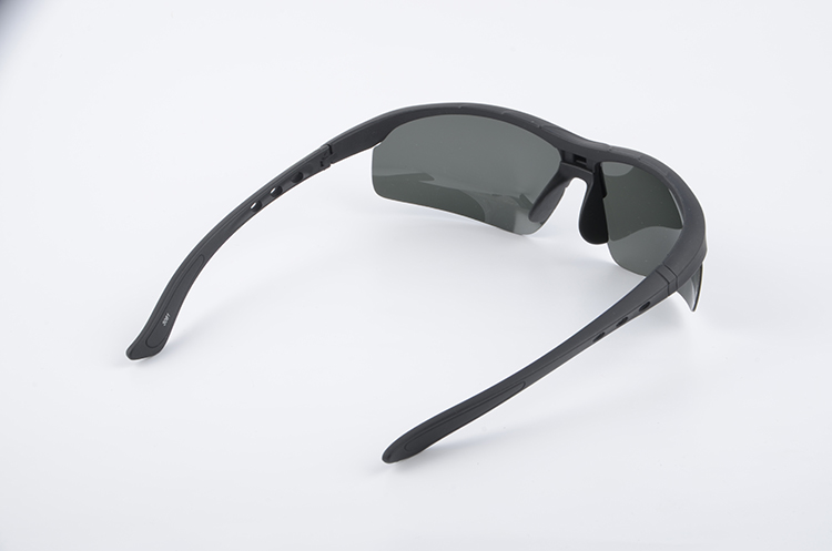 Очки No name поляризац (с чехлом и салфеткой) черн./черн./пласт. (3061)