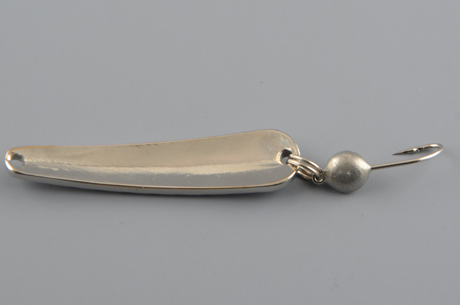 Блесна зимняя Бубнов колеблющаяся Окушок 41 мм 5 гр. белая, латунь, ребр., морм.