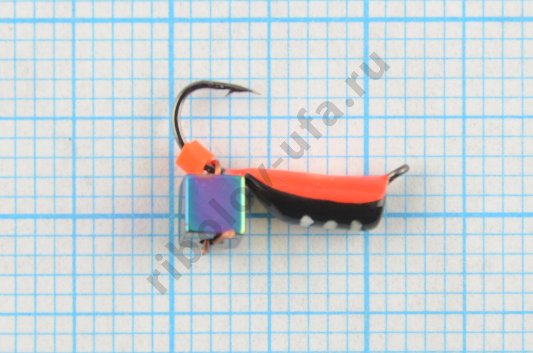 Мормышка Мир Вольфрама Столбик Хамелеон кубик подвесной д. 2,5 мм черно-красный