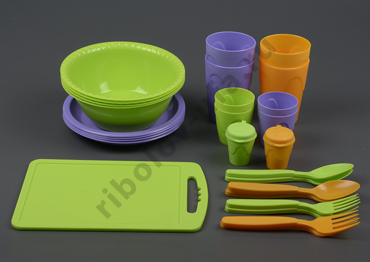 Набор для пикника Следопыт Weekend пластик, на 4 персоны, контейнер PF-CWS-PS01