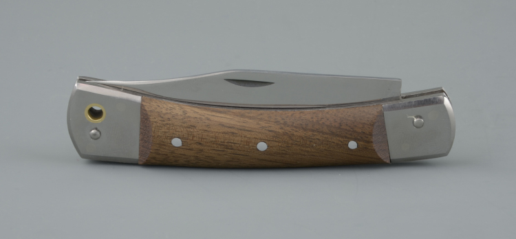 Нож Соболь хирургич.нерж.сталь, 65х13, орех (ручная работа)