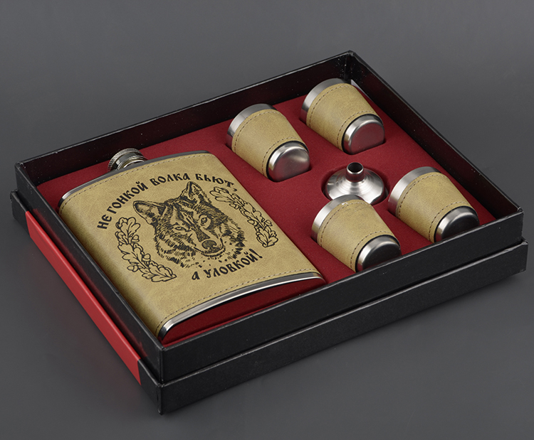 Набор фляжка (кожа) 240мл + 4 стопки + воронка А07 Helios