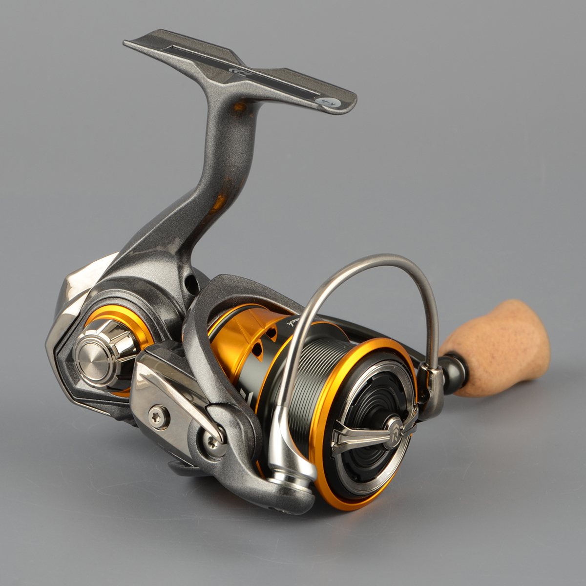 Катушка безынерц. Daiwa Silvercreek 22 MQ LT 2000S-H