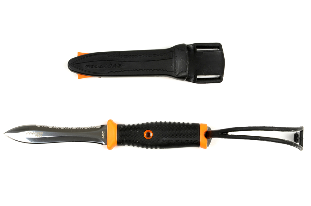 Нож для подводной охоты Pelengas с магнитным креплением Volga серрейтор-плейн