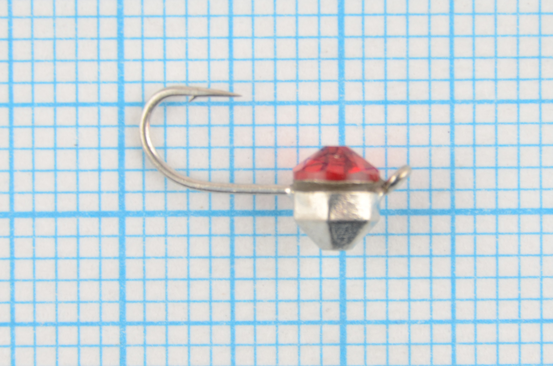 Мормышка вольфрам Bravo Fishing Шар с ушком, грань и Swarovski 4.0 мм 0.49 гр Sil-красный