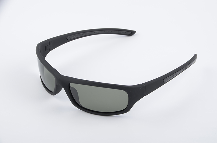 Очки No name поляризац (с чехлом и салфеткой) черн./черн./пласт. (3071)