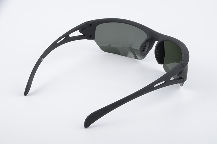 Очки No name поляризац (с чехлом и салфеткой) черн./черн./пласт. (3065)