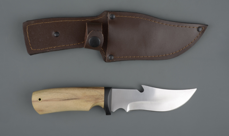 Нож упрощ. Егерь хирургич.нерж.сталь, 65х13, орех (ручная работа)