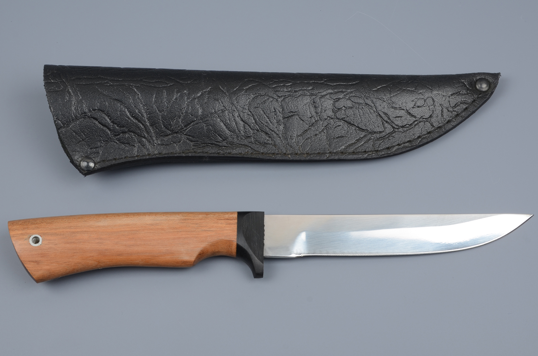 Нож упрощ. Соболь-У хирургич.нерж.сталь, 65х13, орех (ручная работа)