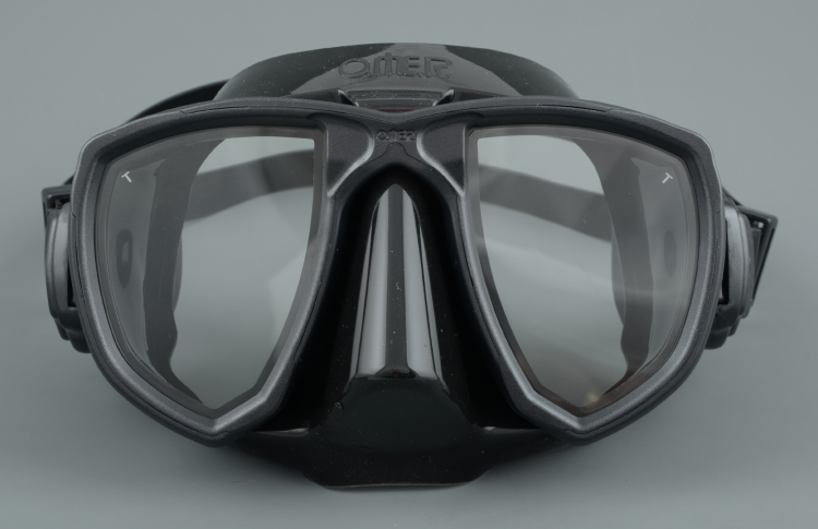 Маска Omer Aries 39 - черный силикон