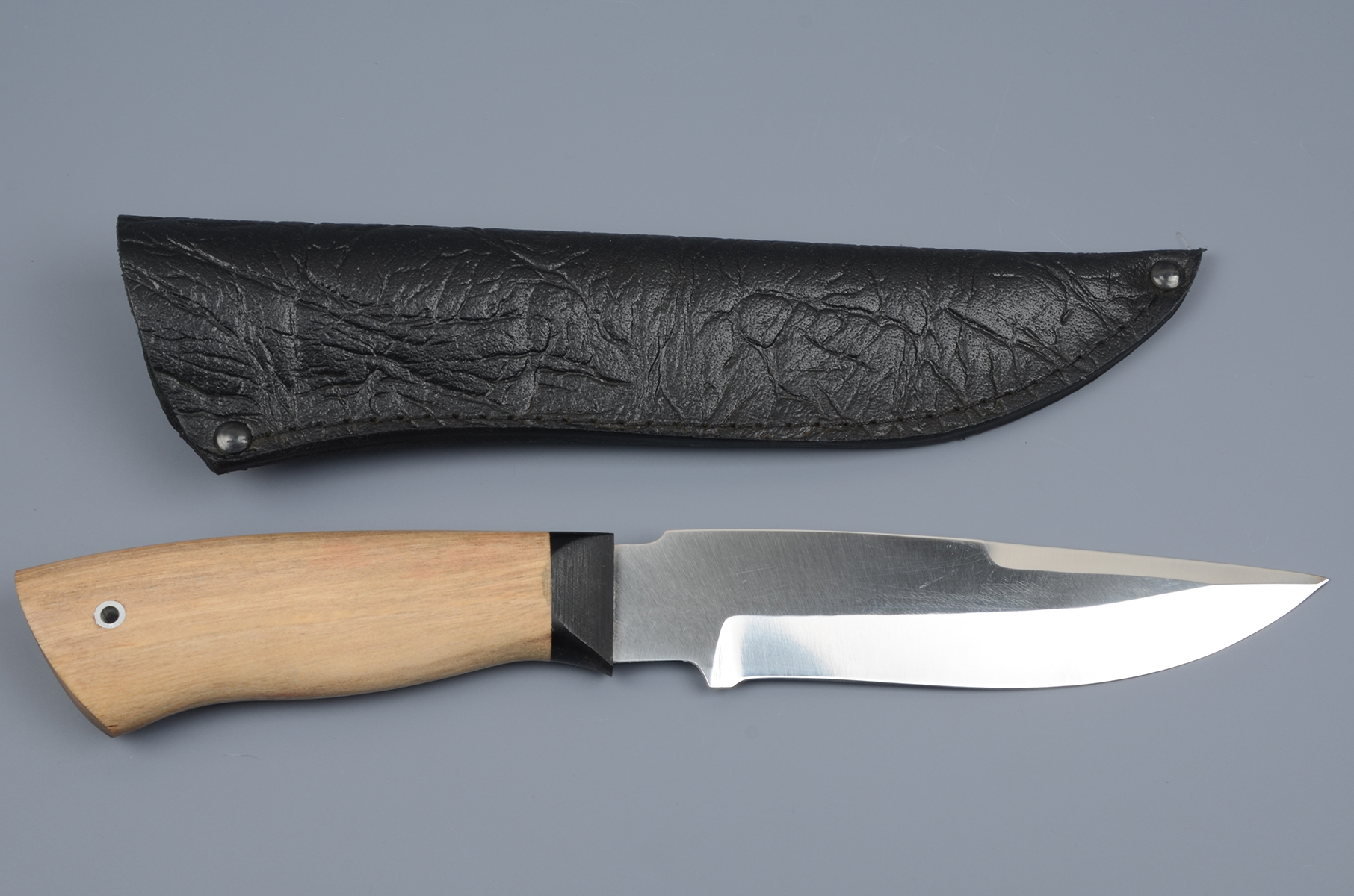 Нож упрощ. Север-2У хирургич.нерж.сталь, 65х13, орех (ручная работа)