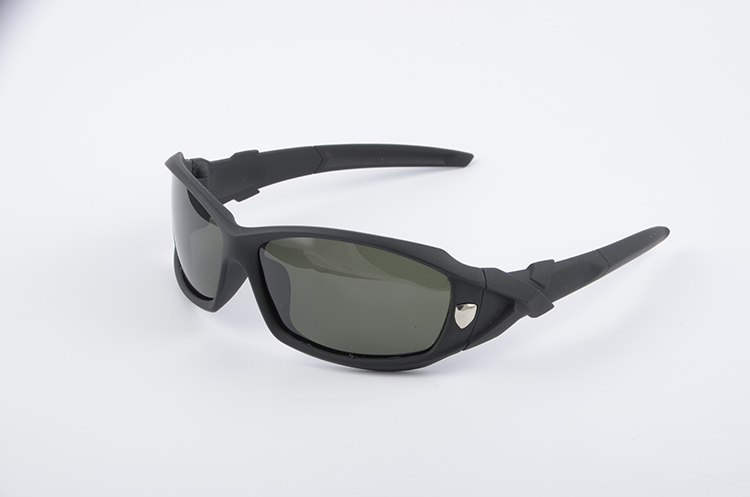 Очки No name поляризац (с чехлом и салфеткой) черн./черн./пласт. (3053)