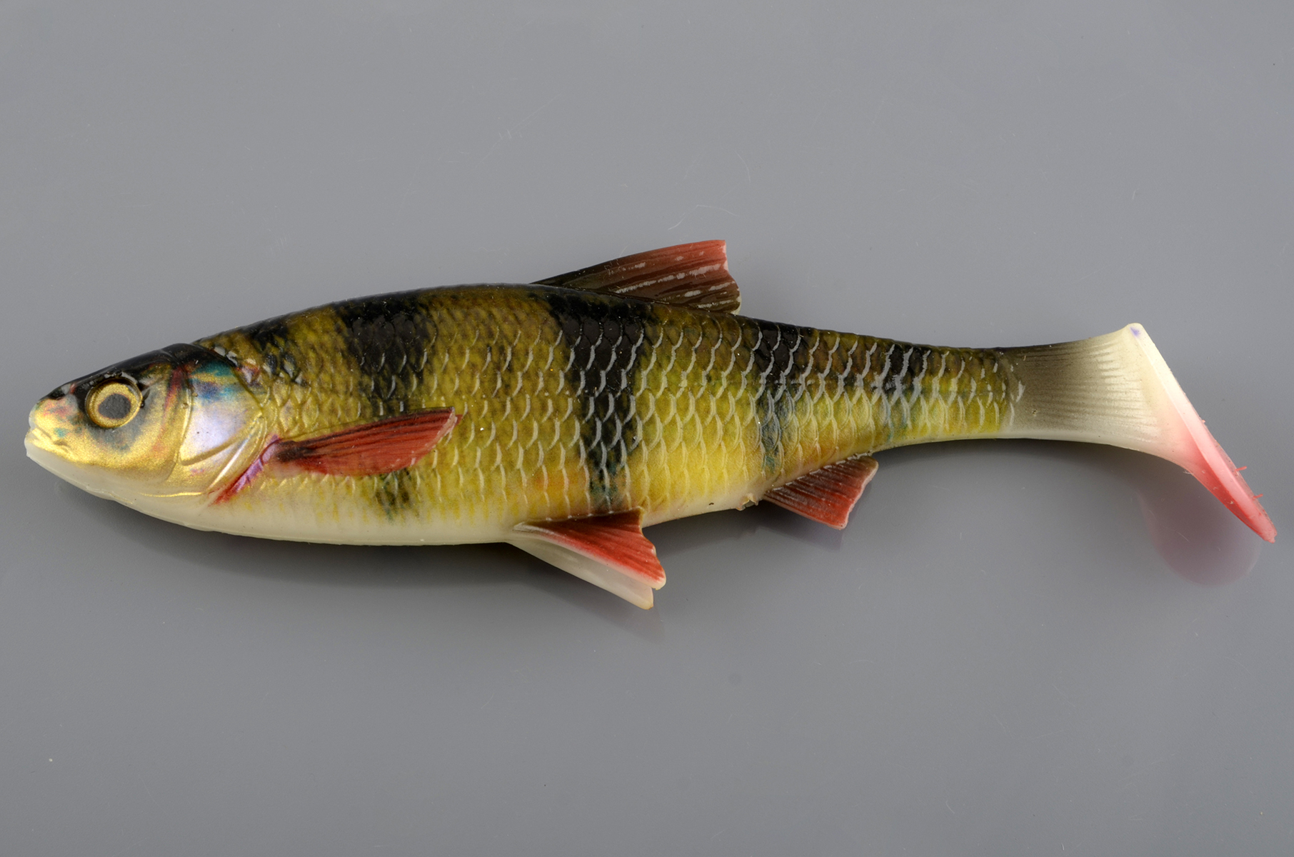 Силиконовая приманка Savage Gear 4D River Roach 18см 70g Perch 63705-001