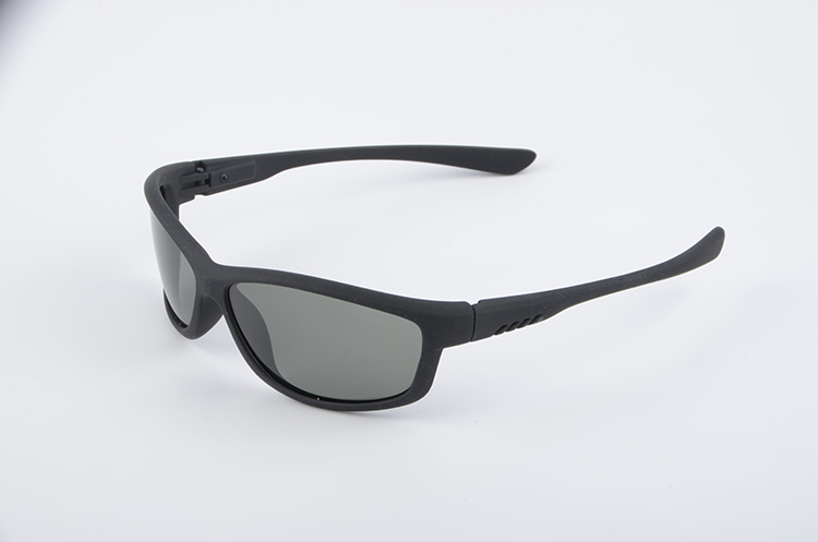 Очки No name поляризац (с чехлом и салфеткой) светло-черн./черн./пласт. (3057)