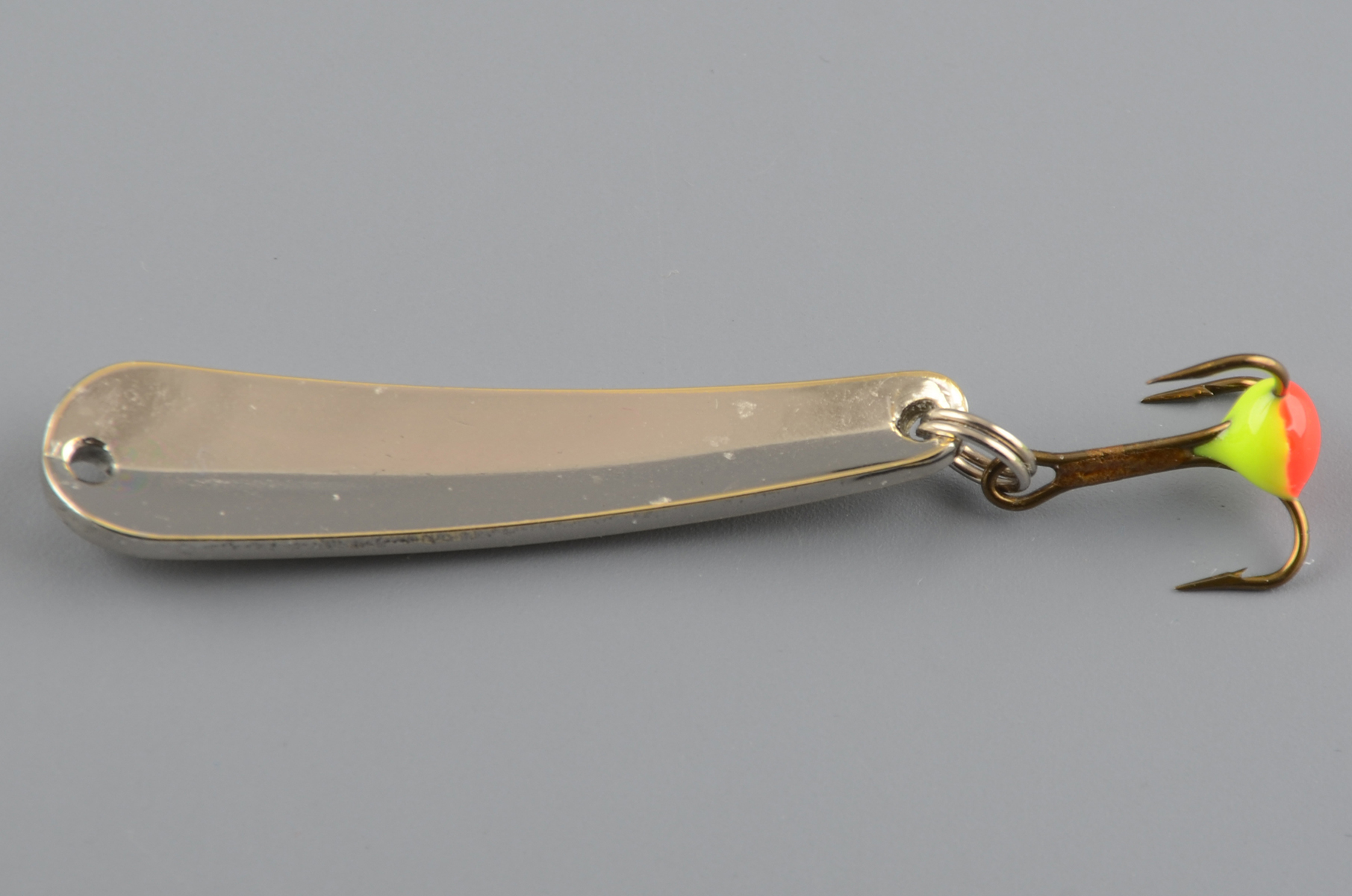 Блесна зимняя Бубнов колеблющаяся Окушок 41 мм 5 гр. жел/бел, латунь, гладк., тр. с каплей