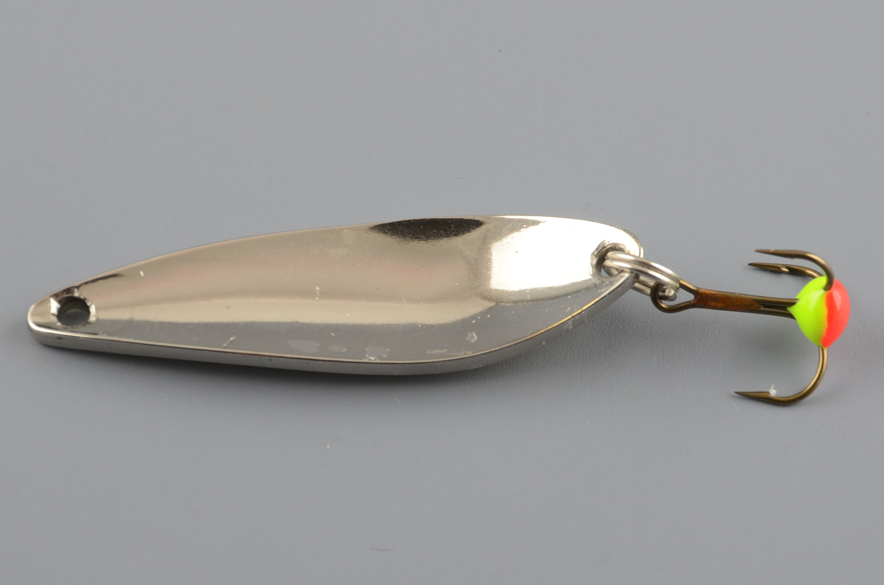 Блесна зимняя Бубнов колеблющаяся Гуппи 7 гр. жел/бел, латунь, гладк., тр. с каплей