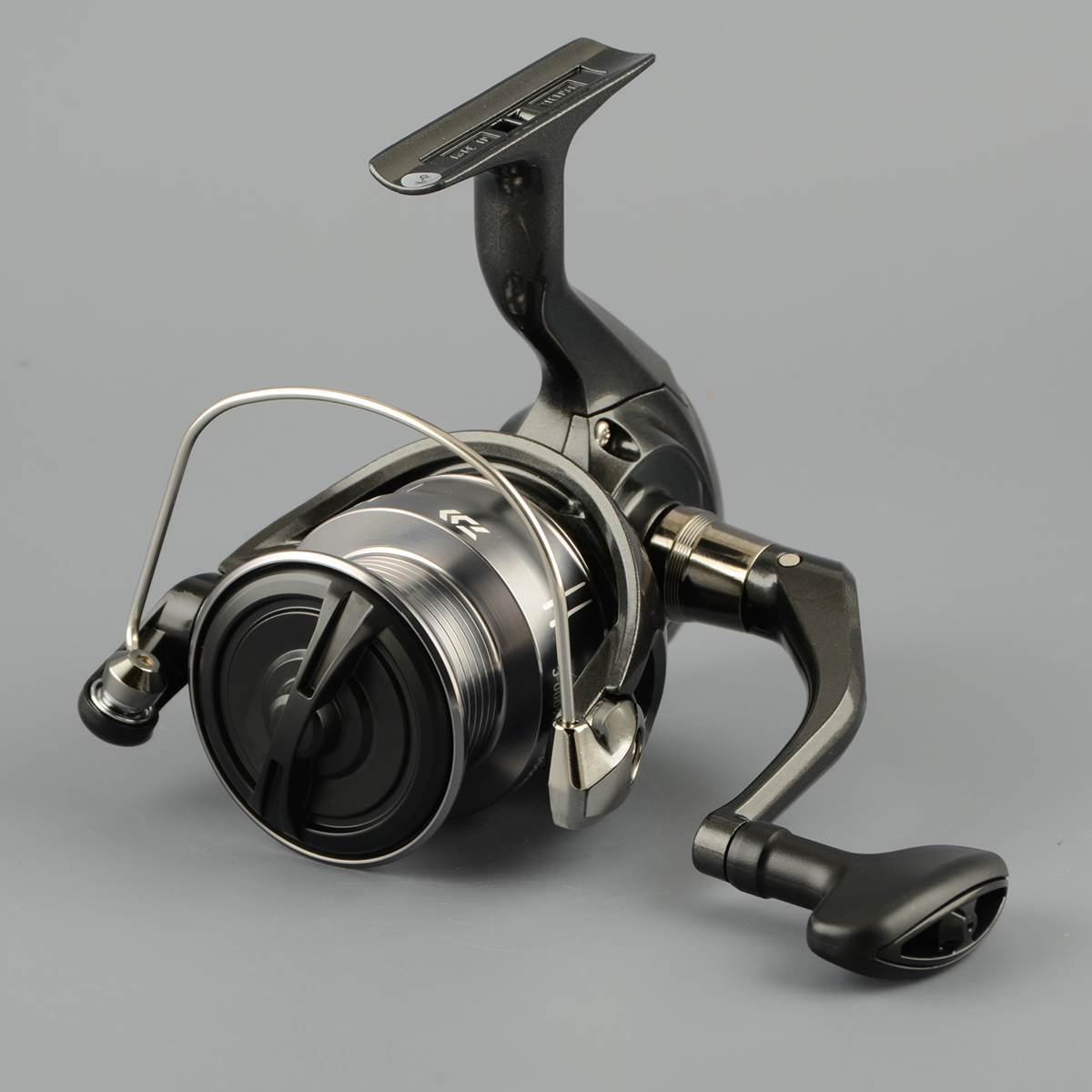 Катушка безынерц. Daiwa Crossfire 26 LT 3000-C