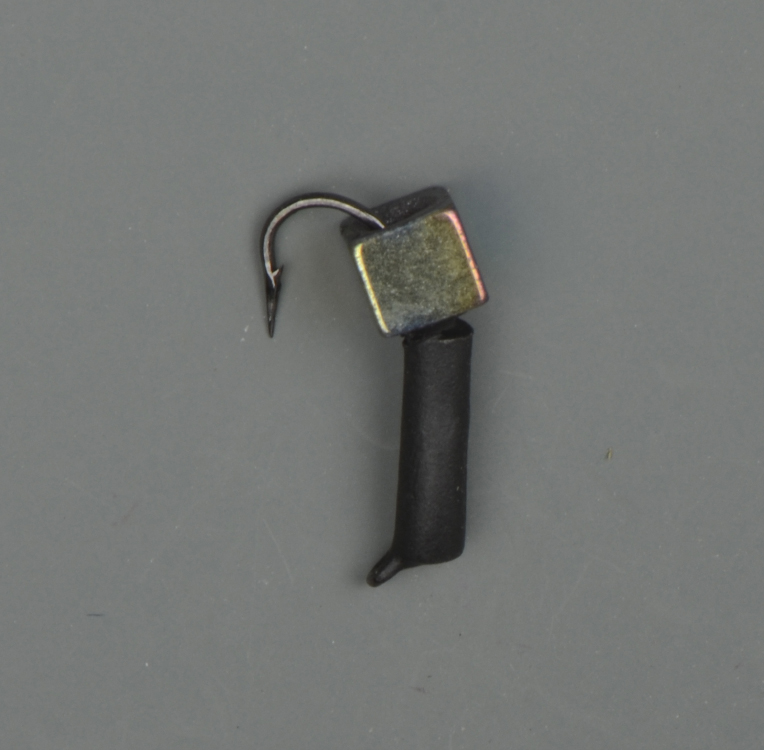 Мормышка Wormix точеная вольфрамовая Столбик d=2.5 с кубиком Хамелеон (черный) арт. 350