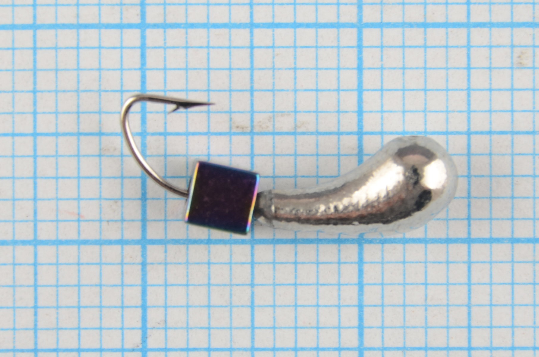 Мормышка Мир Вольфрама Уралка Хамелеон кубик на крючке д. 4 мм серебро