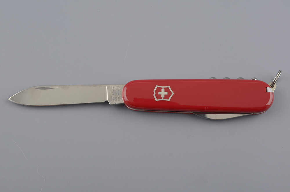 Нож Victorinox Waiter 84мм 9функций красный