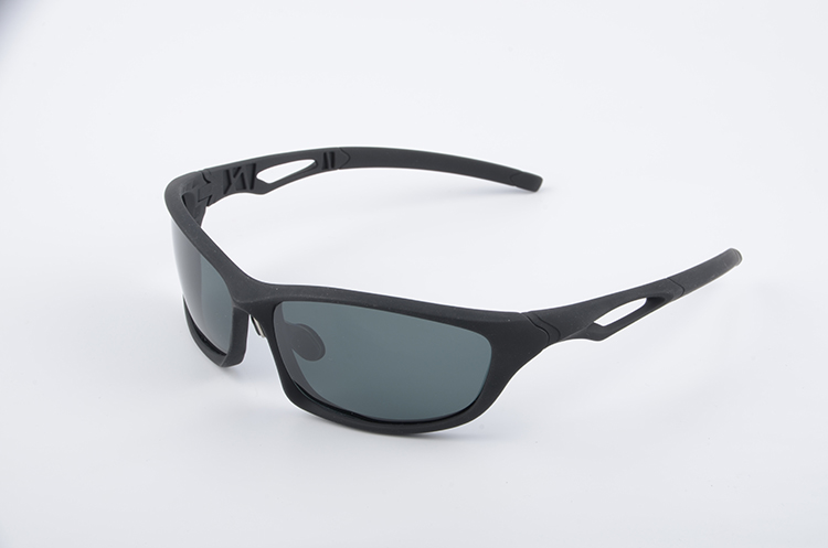 Очки No name поляризац (с чехлом и салфеткой) черн./черн./пласт. (3056)