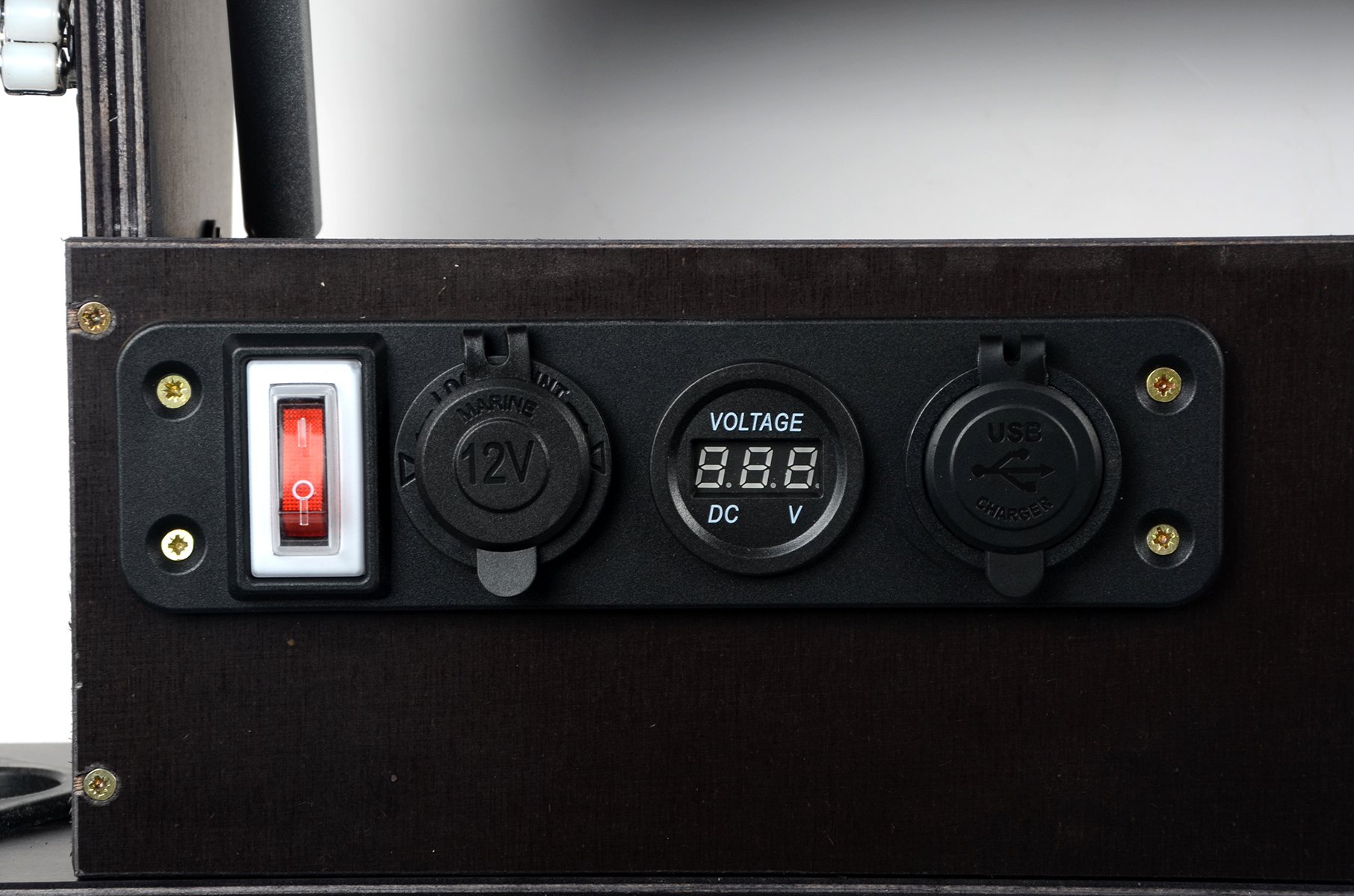 Столик Комбо расклад. с электропанелью, с крепл. на лтр, с уд-лями и нишей под вккум. №20 Патриот