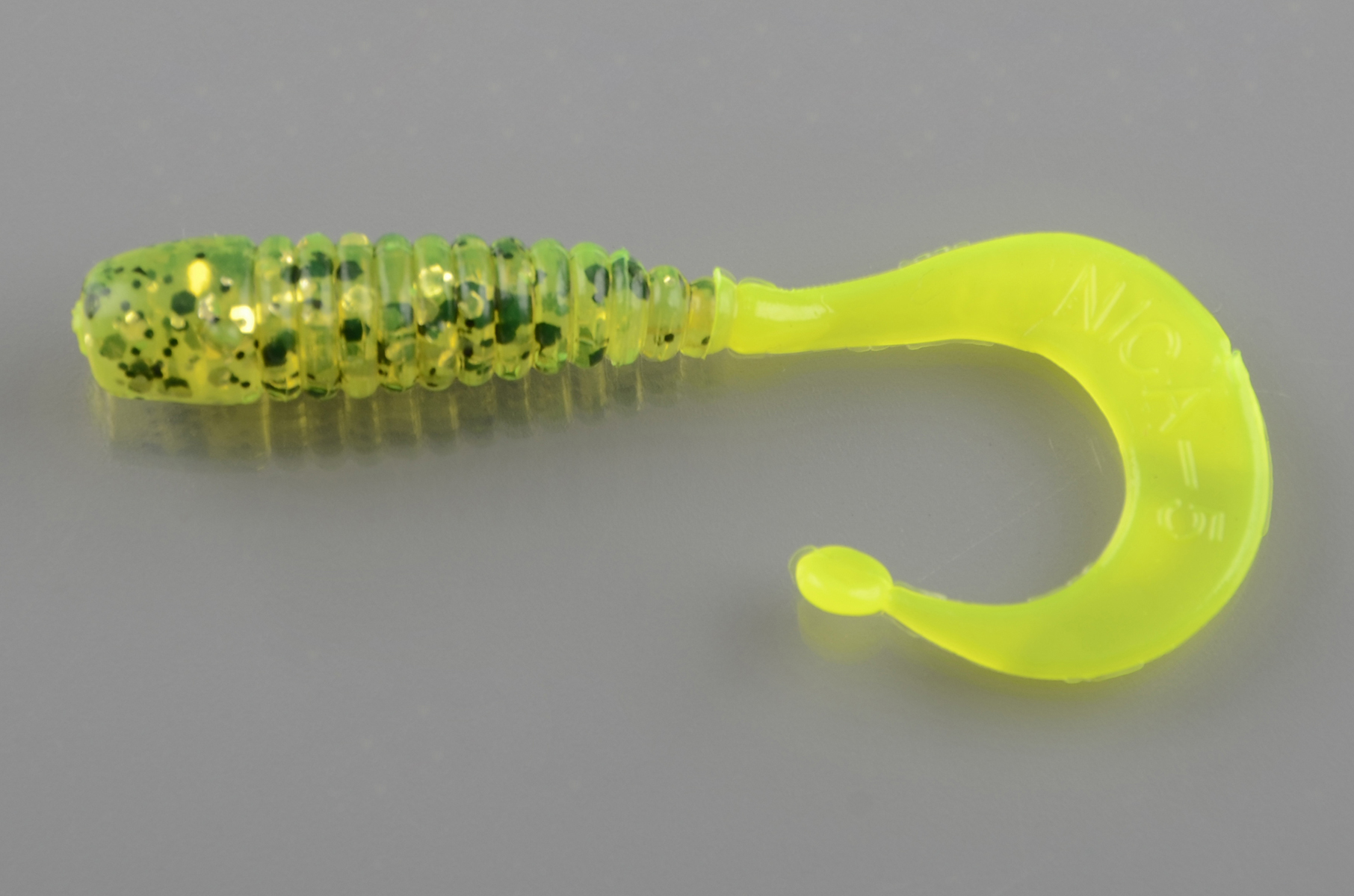 Силиконовая приманка Manns Nica 50 прозр-черн. с ж/ч блестк. и лимон. хвостом (упак 20шт) 50-83